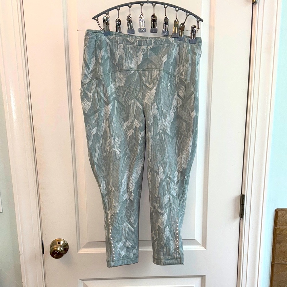 Lululemon Swift Speed High-Rise Crop 21". Size 12.